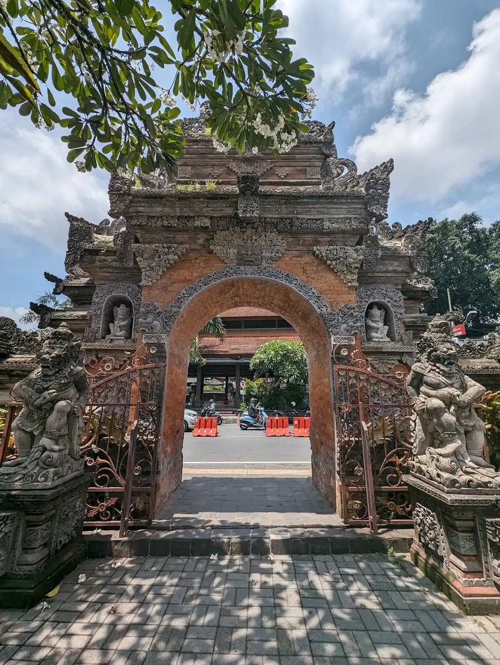 Ubud-palace-1